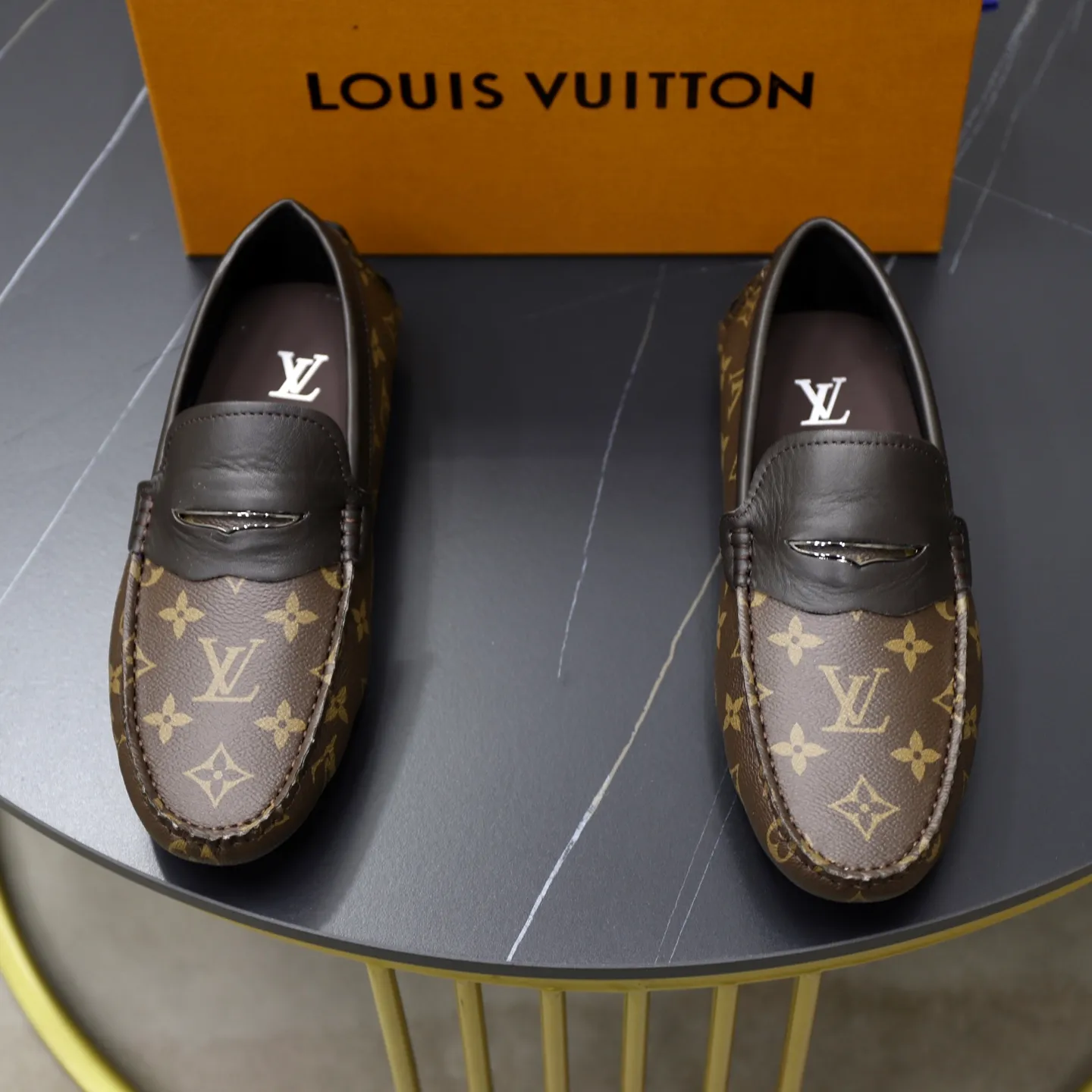 Ex-factory price: 480💰【LV】Louis Vuitton ⚠️High-end men’s driving and pedal series ⚠️38-44 (customized for 45) ⚠️All original cowhide leather! Thick and soft! Made entirely of calfskin lining! Rubber sheet anti-slip beanie sole! Three-dimensional package technology! Fashionable and classic! Handicrafts! Original high quality! Feel free to compare!